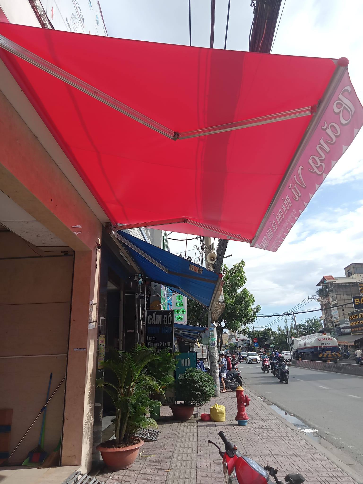 Bạt mái hiên di động tay quay ở Thanh Hoá Bạt mái hiên di động tay quay ở Thanh Hoá