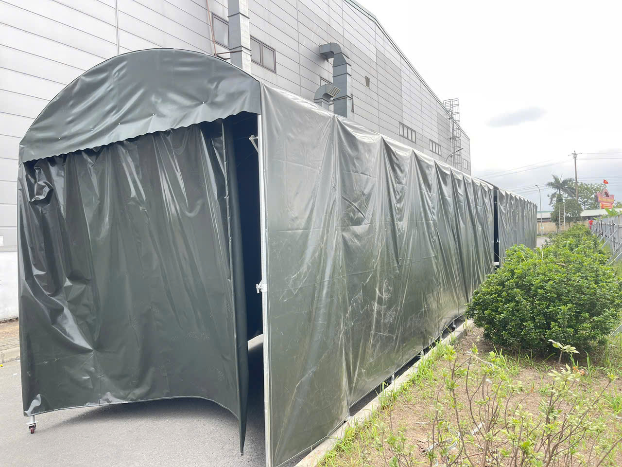 Lắp đặt nhà bạt di động bằng bạt nhựa PVC Lắp đặt nhà bạt di động bằng bạt nhựa PVC