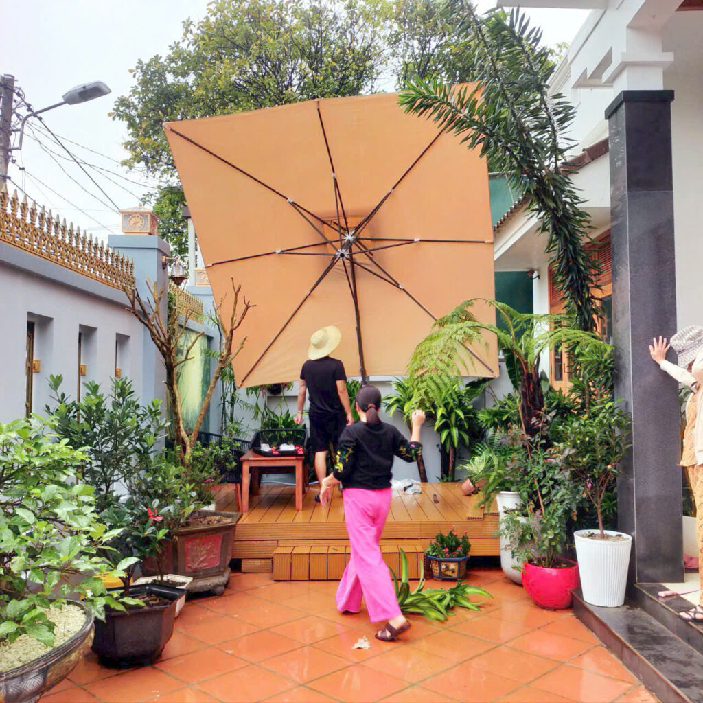 Ô dù che nắng lệch tâm sân vườn ở Thanh Hoá Ô dù che nắng lệch tâm sân vườn ở Thanh Hoá