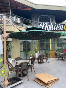 Ô dù che nắng lệch tâm tròn xoay 360 độ tại Thanh Hoá Ô dù che nắng lệch tâm tròn xoay 360 độ tại Thanh Hoá