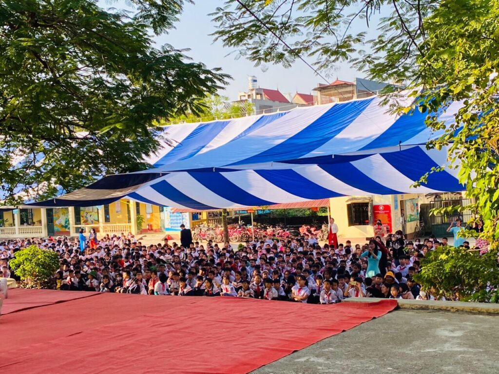 Dù che sân trường 2 mái ở Thanh Hoá Dù che sân trường 2 mái ở Thanh Hoá