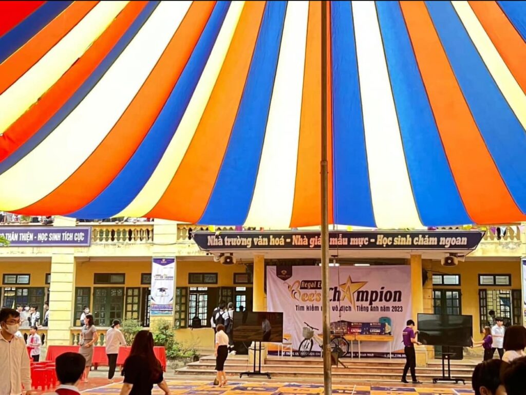 Dù tròn 1 trụ che nắng sự kiện sân trường Thanh Hoá Dù tròn 1 trụ che nắng sự kiện sân trường Thanh Hoá