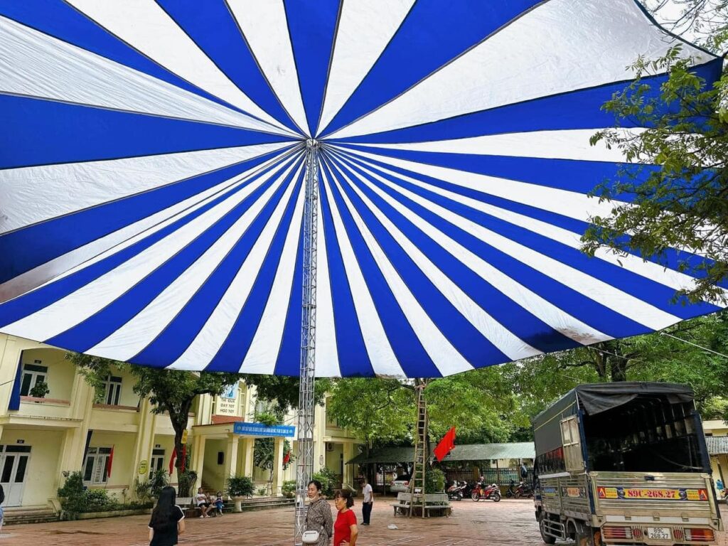 Dù che nắng sự kiện sân trường học ngoài trời ở Sầm Sơn Dù che nắng sự kiện sân trường học ngoài trời ở Sầm Sơn