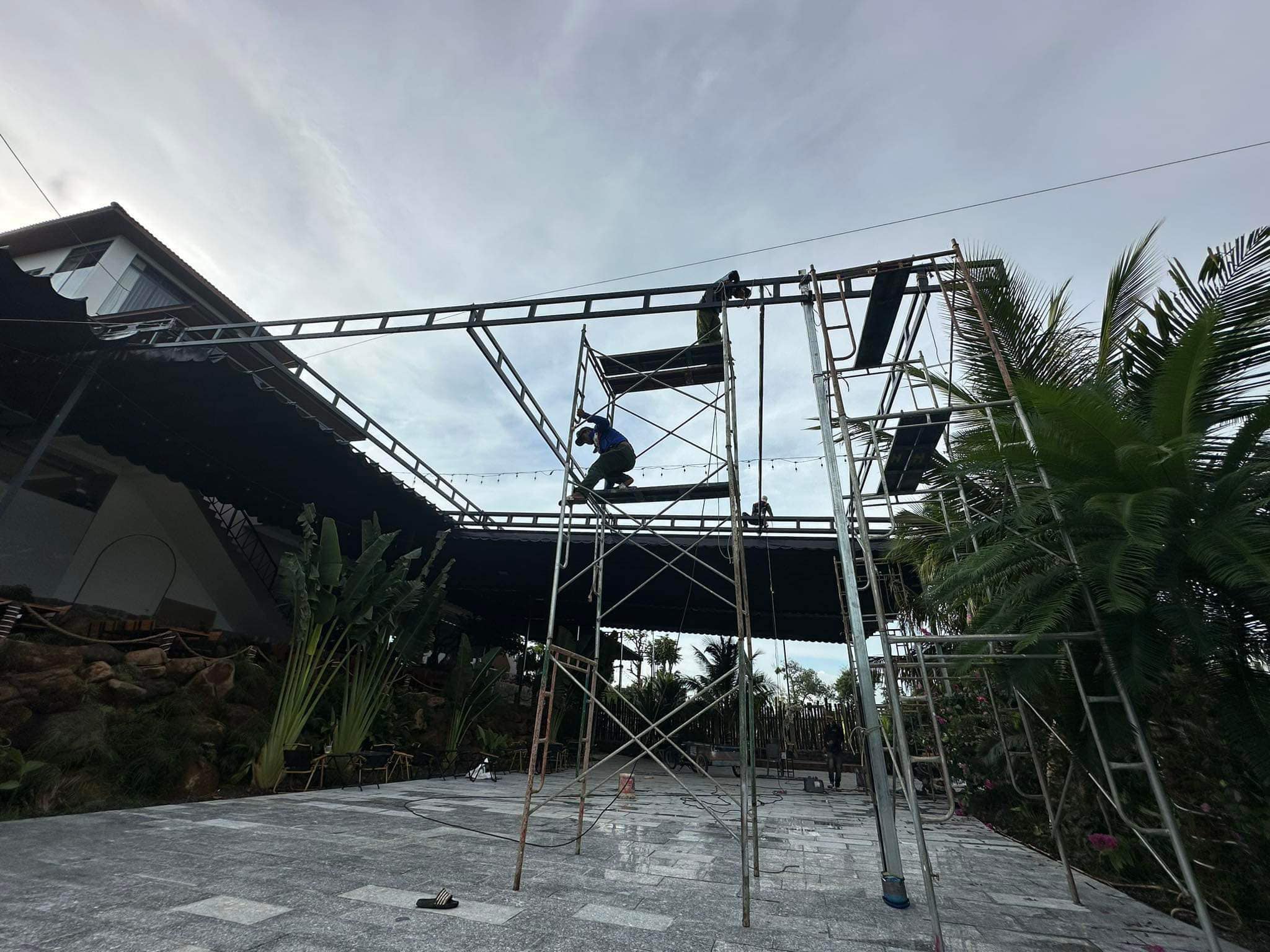 Bạt xếp lượn sóng nhà để xe ở Thanh Hoá Bạt xếp lượn sóng nhà để xe ở Thanh Hoá