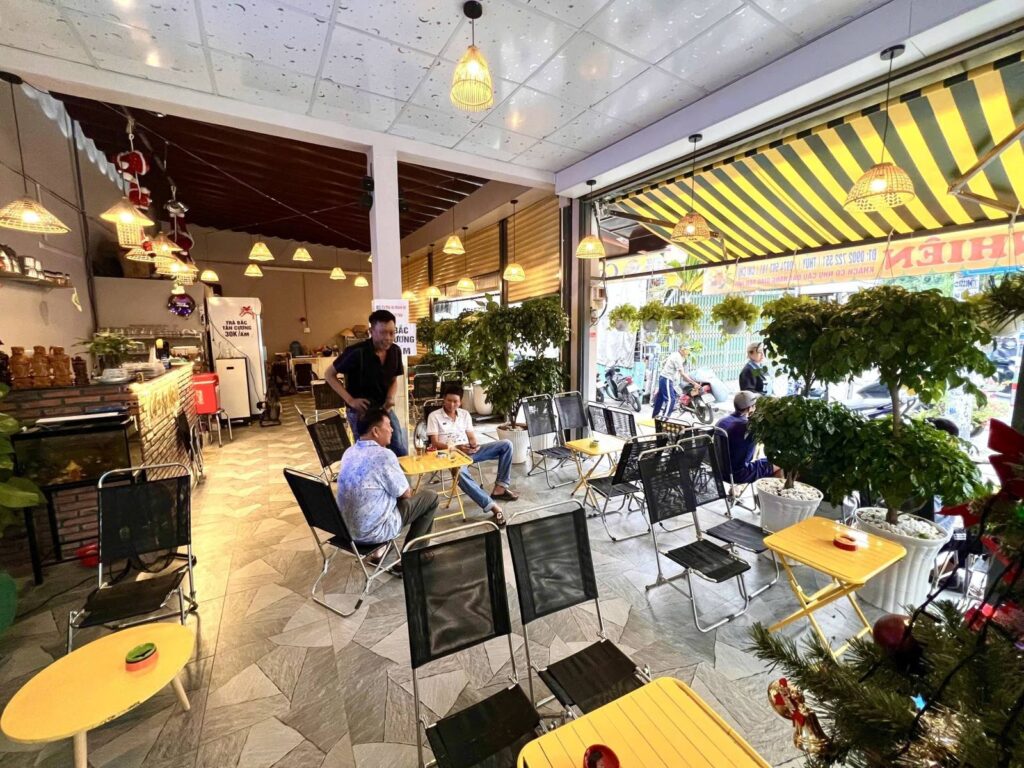 Bạt che nắng tay quay mái hiên Sầm Sơn Bạt che nắng tay quay mái hiên Sầm Sơn