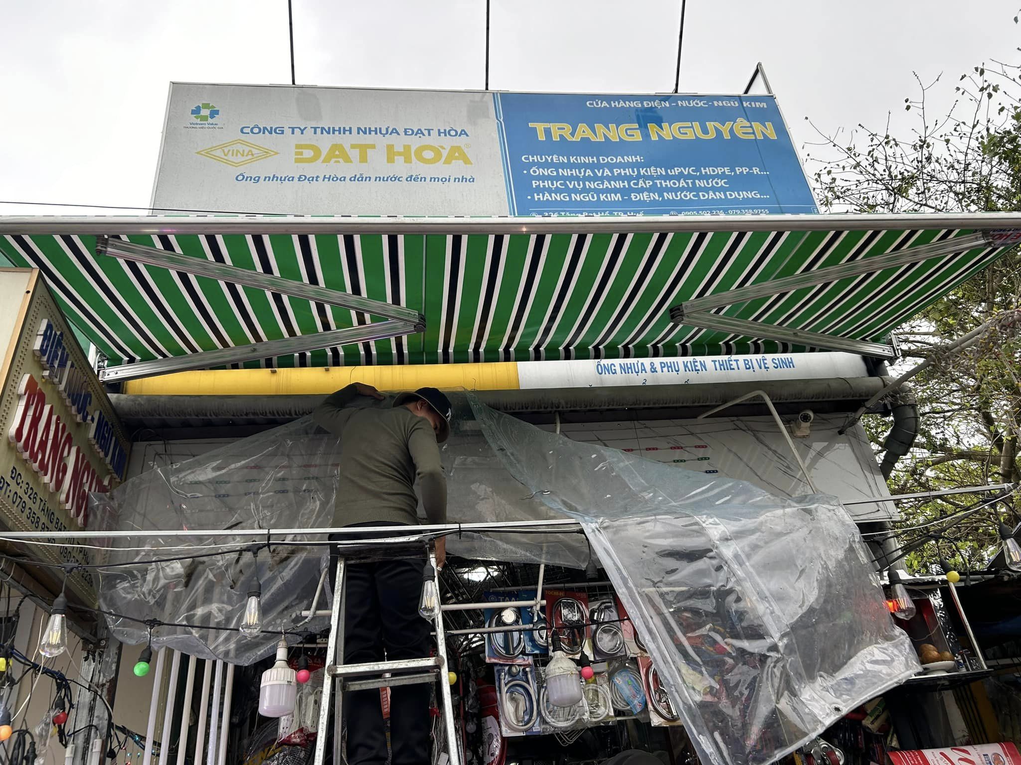 Bạt che nắng mưa tay quay ở Hoằng Hoá Bạt che nắng mưa tay quay ở Hoằng Hoá