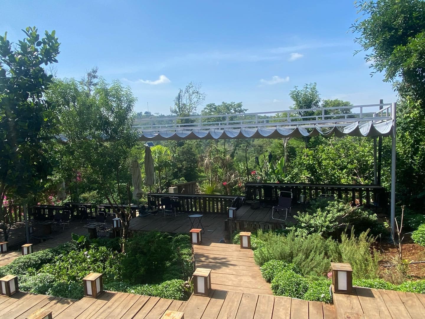 Bạt che nắng mưa sân vườn ngoài trời ở Thanh Hoá Bạt che nắng mưa sân vườn ngoài trời ở Thanh Hoá