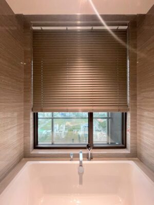 Rèm sáo gỗ che cửa sổ ở Thanh Hoá