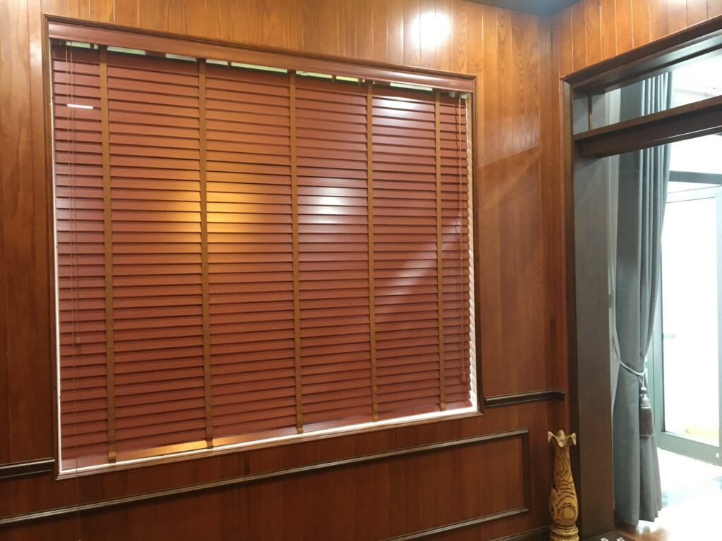 Rèm sáo gỗ che cửa sổ ở Thanh Hoá
