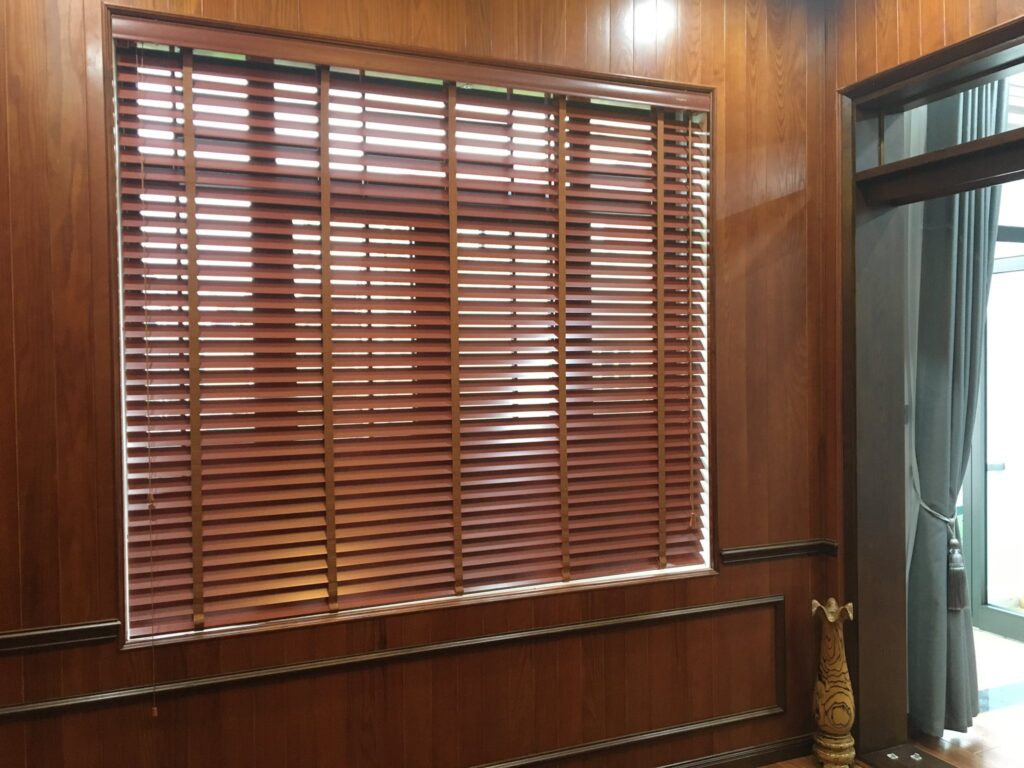 Rèm sáo gỗ che cửa sổ ở Thanh Hoá