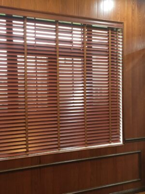 Rèm sáo gỗ che cửa sổ ở Thanh Hoá