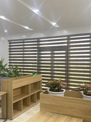 Công rình lắp đặt rèm cầu vồng ở Thanh Hoá