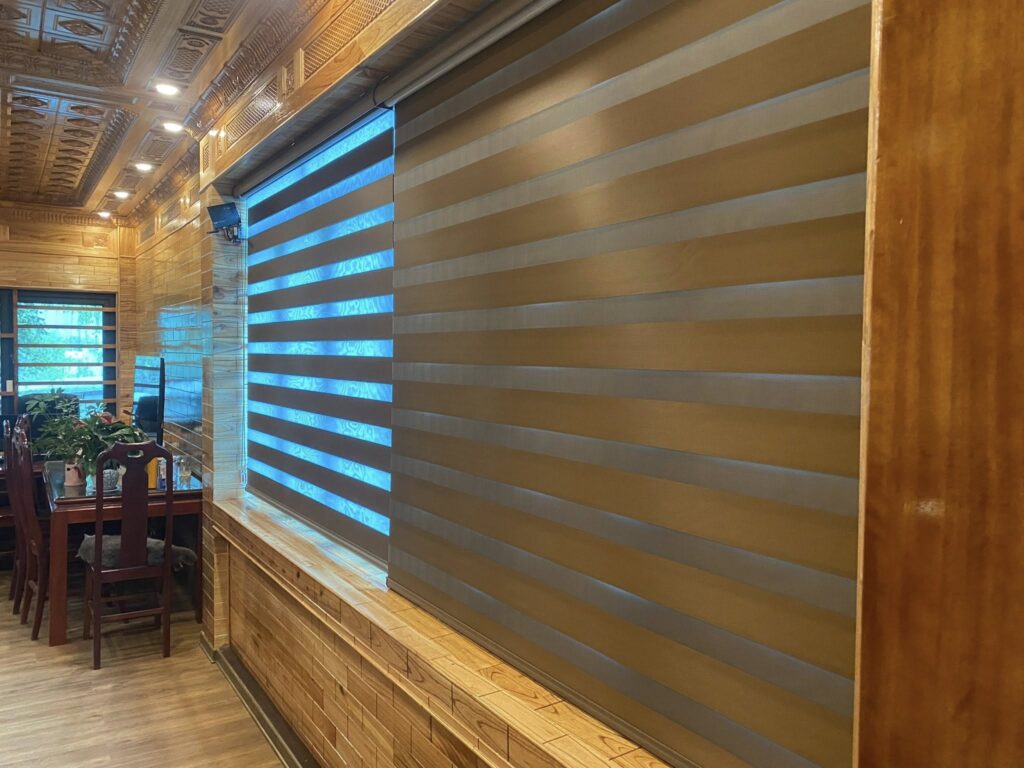 Công rình lắp đặt rèm cầu vồng ở Thanh Hoá Công rình lắp đặt rèm cầu vồng ở Thanh Hoá