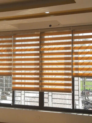 Công rình lắp đặt rèm cầu vồng ở Thanh Hoá