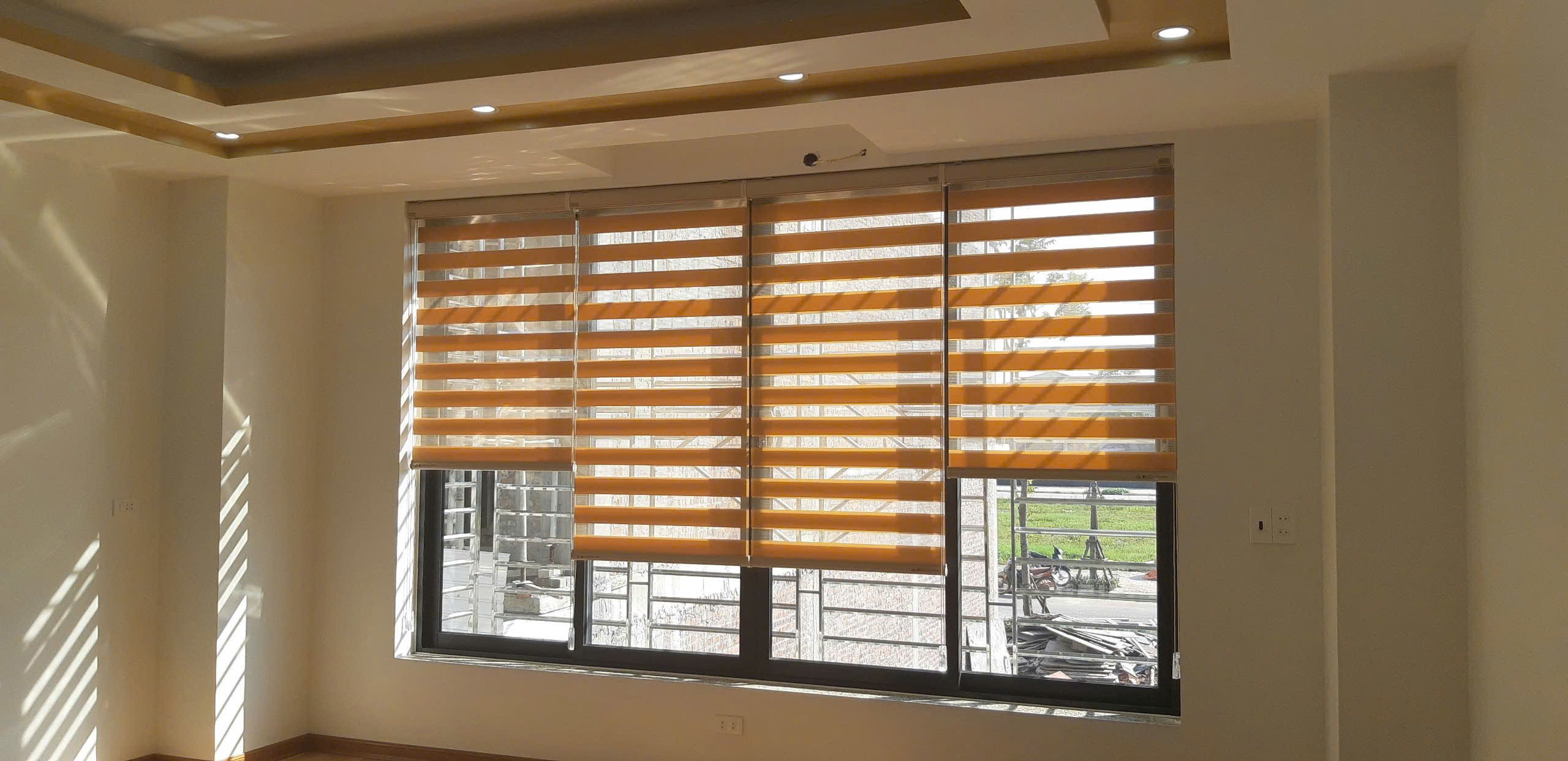 Công rình lắp đặt rèm cầu vồng ở Thanh Hoá Công rình lắp đặt rèm cầu vồng ở Thanh Hoá