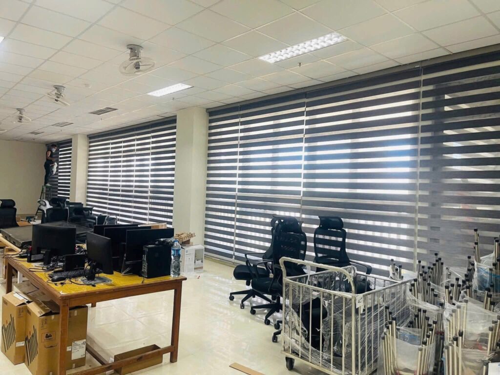 Công rình lắp đặt rèm cầu vồng ở Thanh Hoá Công rình lắp đặt rèm cầu vồng ở Thanh Hoá