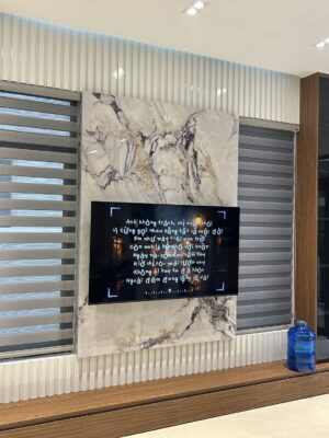 Công rình lắp đặt rèm cầu vồng ở Thanh Hoá