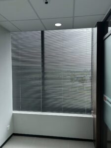 Rèm sáo nhôm ở Thanh Hoá màu đen Rèm sáo nhôm ở Thanh Hoá màu đen