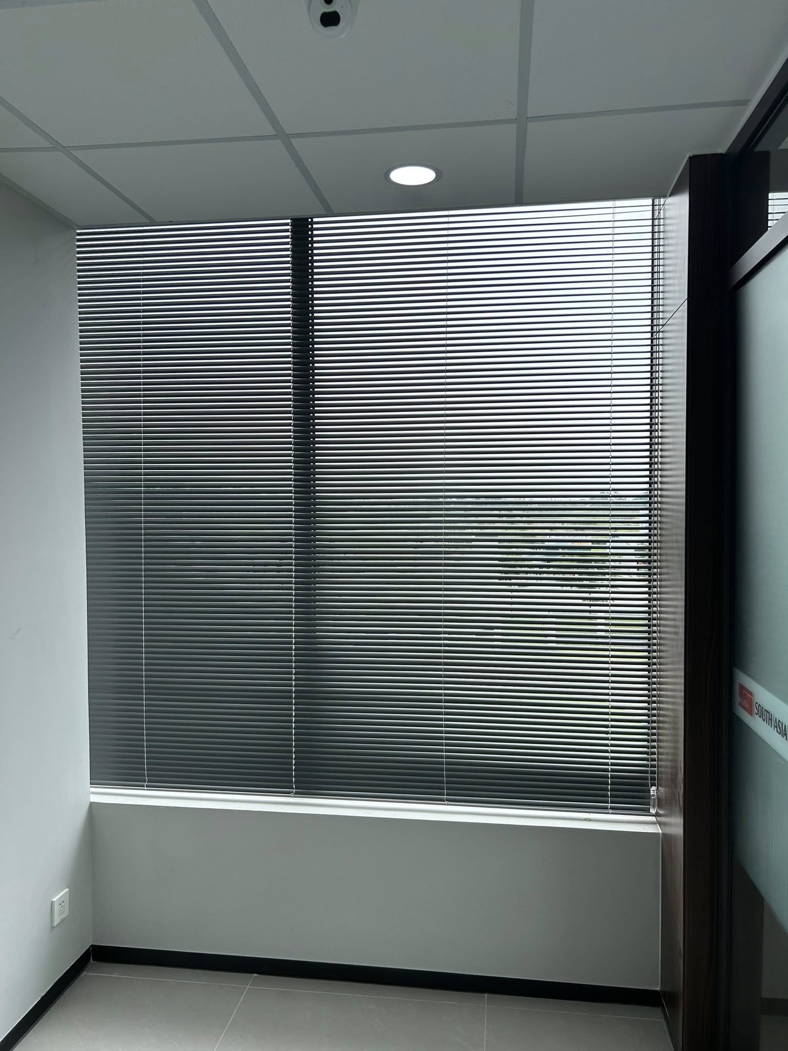 Rèm sáo nhôm ở Thanh Hoá màu đen Rèm sáo nhôm ở Thanh Hoá màu đen