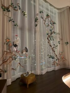 Rèm voan thêu hoa sen ở Thanh Hoá