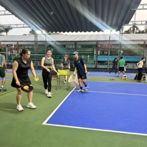 Bạt xếp lượn sóng sân pickleball ở Thanh Hoá