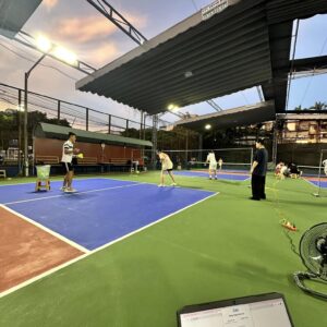 Bạt xếp lượn sóng sân pickleball ở Thanh Hoá