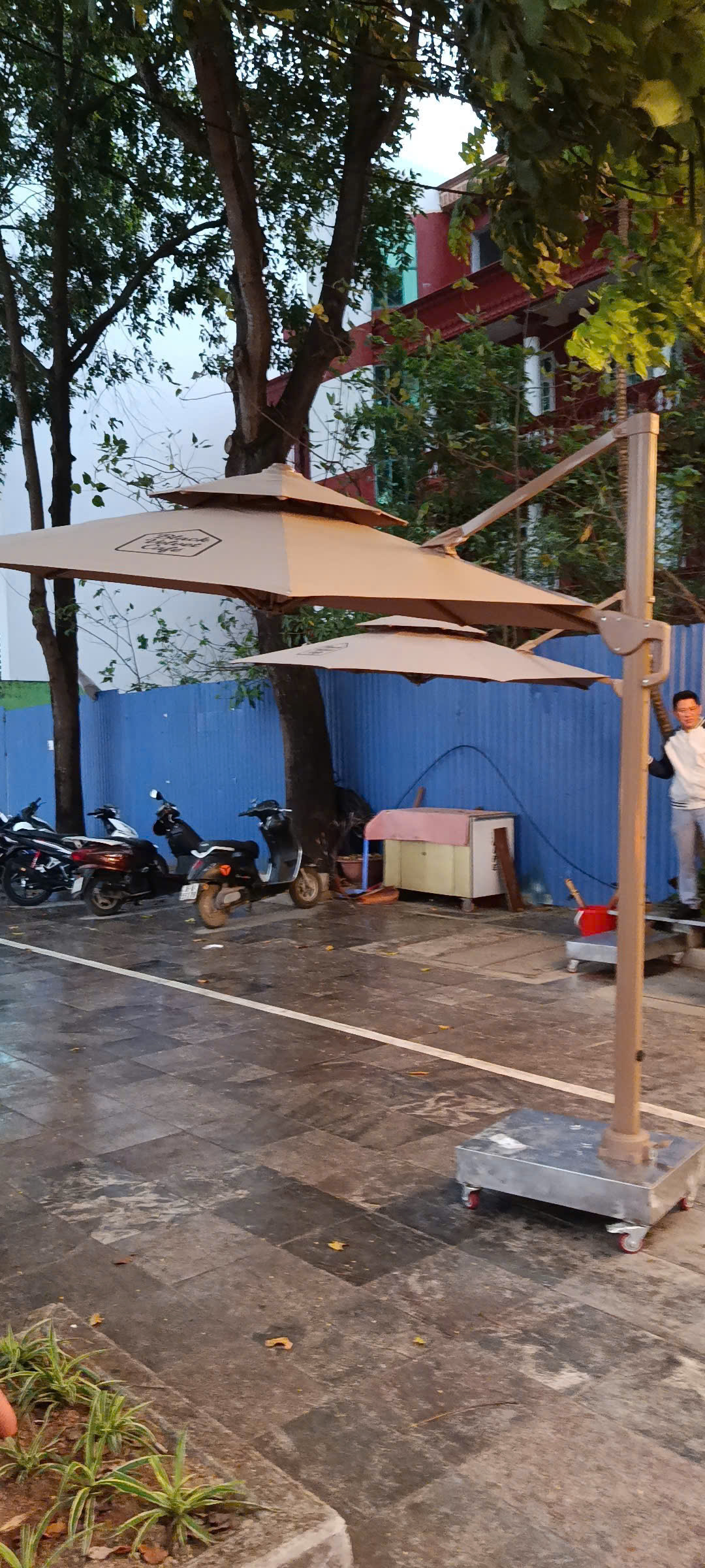 Ô dù che nắng lệch tâm vuông 3m ở Sầm Sơn Ô dù che nắng lệch tâm vuông 3m ở Sầm Sơn